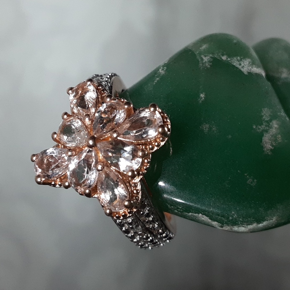 Elegant Silver and Gold Floral Ring